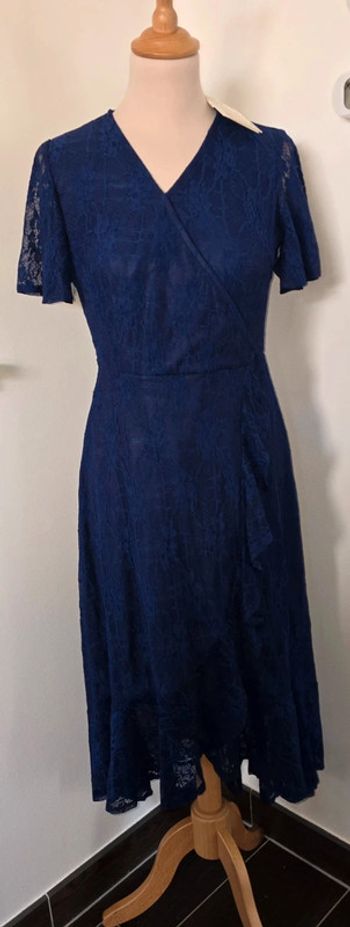 Robe en dentelle Taille S idéale cocktail soirée mariage cérémonie Neuve
