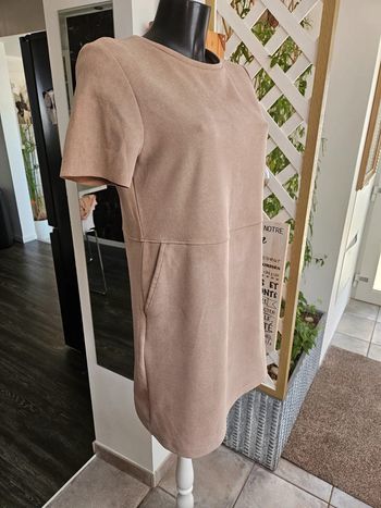 Zara robe taupe taille M