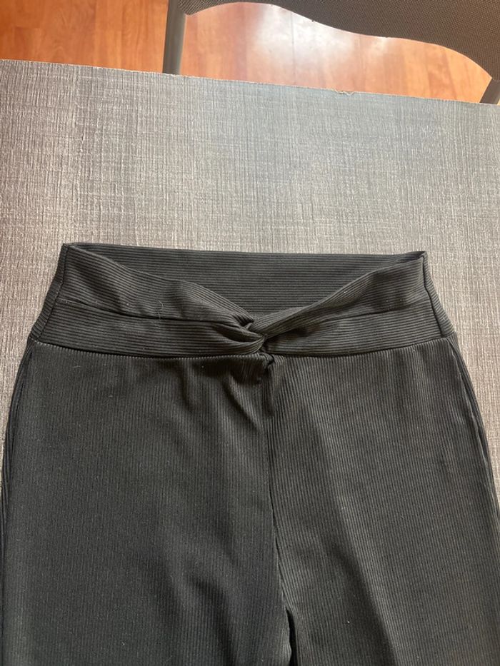 Pantalon taille S de couleur noir - photo numéro 2