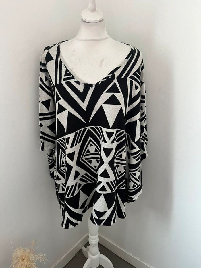 Poncho motifs géométriques Jacqueline de tong M