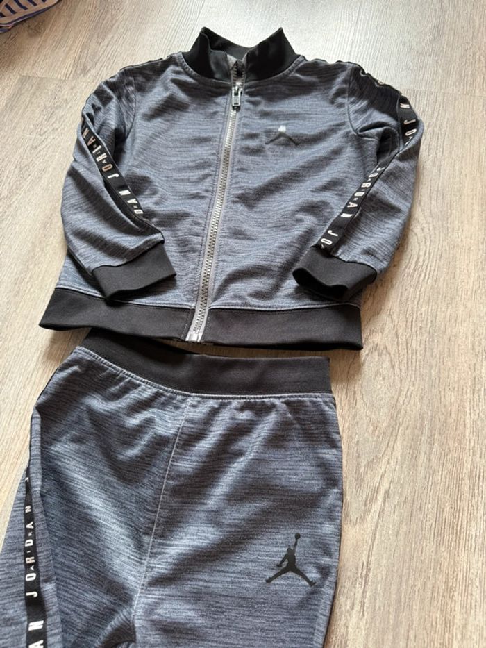Jogging Jordan gris et noir 24 mois - photo numéro 3