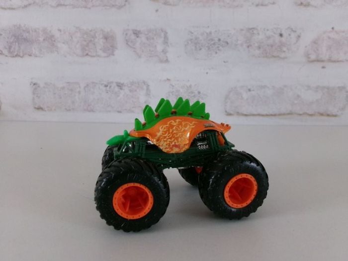 Monster trucks Hotwheels - Dinosaure stégosaure