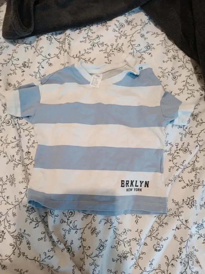 Tee shirt H&M bleu rayé blanc 80cm - photo numéro 2
