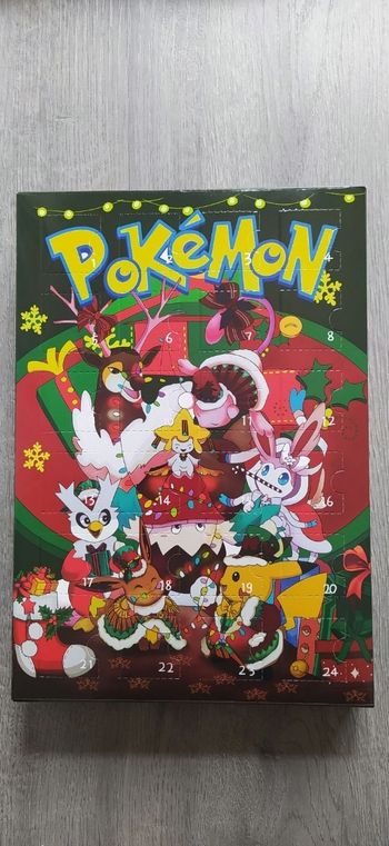 Calendrier de L Avent Pokémon vert et ses figurines