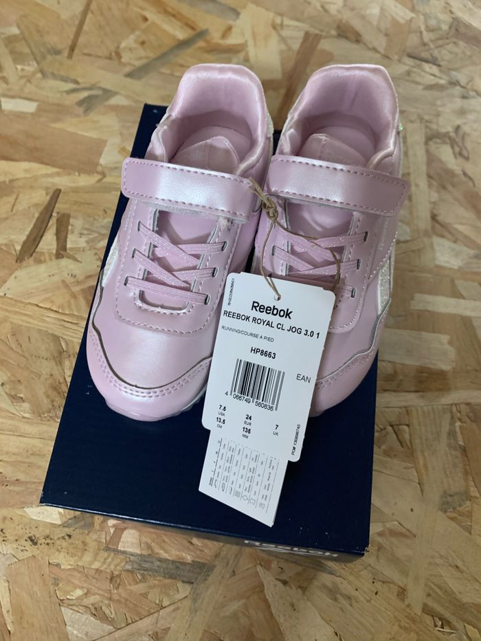 Basket neuve rebook taille 24 - photo numéro 2