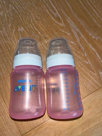 Lot 2 biberons Philips avent anti colique