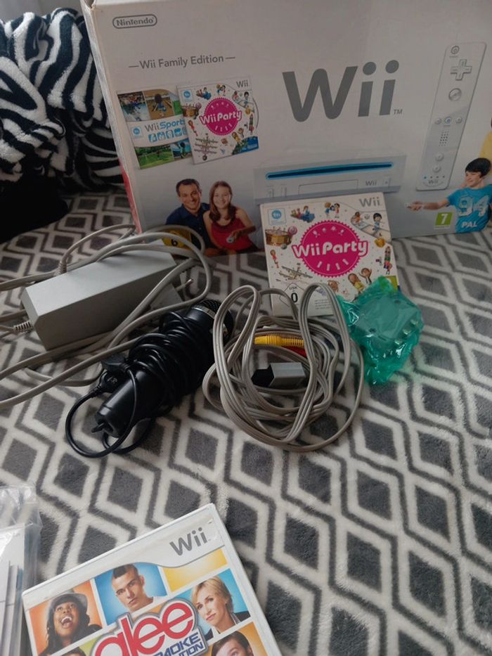 Wii blanche en boite complete avec 3 jeux - photo numéro 4
