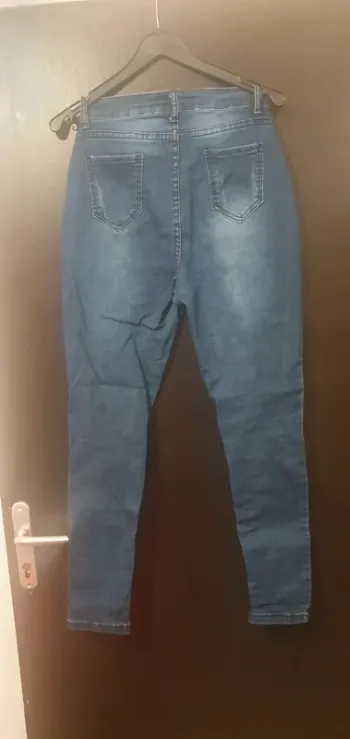 Jean taille haute à bouton