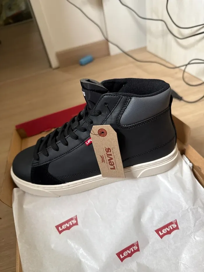 Magnifiques baskets Levi’s neuves avec étiquette pointure 39 - photo numéro 5