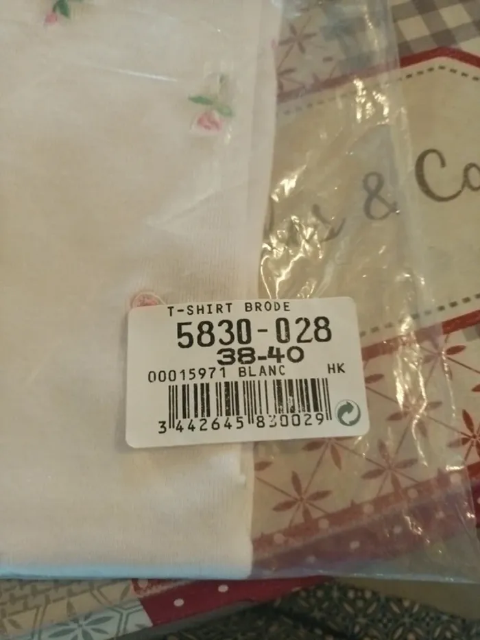 Tee-shirt brodé damart manches courtes taille 38 40 - photo numéro 2