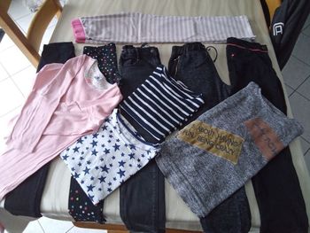 Lot de 10 vêtements, pour fille 8 ans
