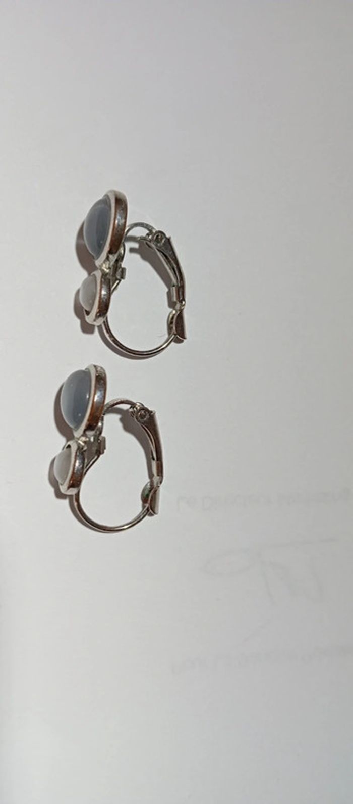 Boucles d'oreilles grises - photo numéro 2