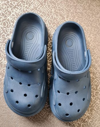 Sandale style Crocs pointure 34 35
