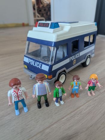 Camion de police playmobil+ personnages