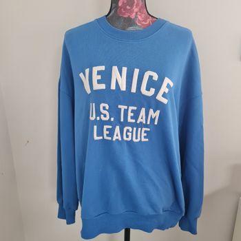 Beau sweat bleu