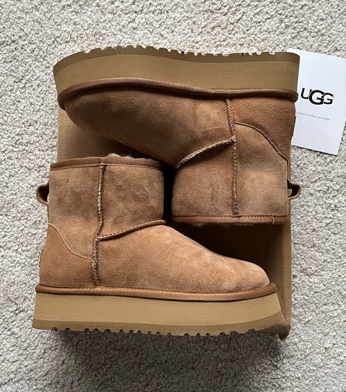Bottines UGG Classic Mini Platform - Taille 38 - Neuves - photo numéro 2