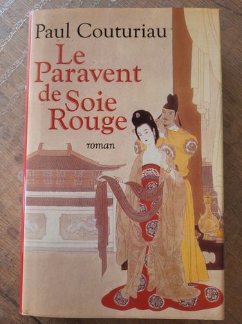 Le paravent de soie rouge