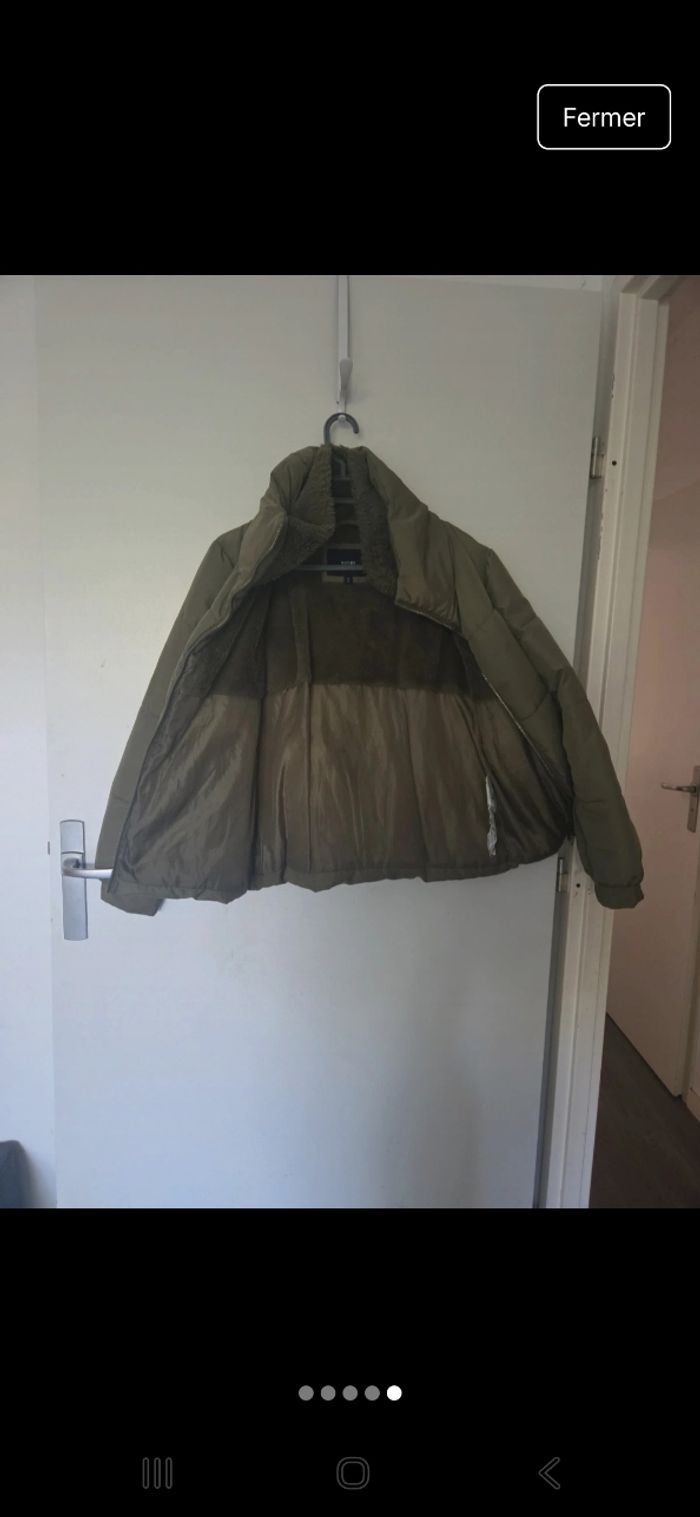 Manteau kaki avec un intérieur fausse fourrure