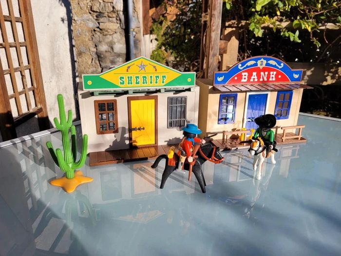 Playmobil 4398 Coffret de CowBoy Transportable , 2 en 1, sherif et banque - photo numéro 3