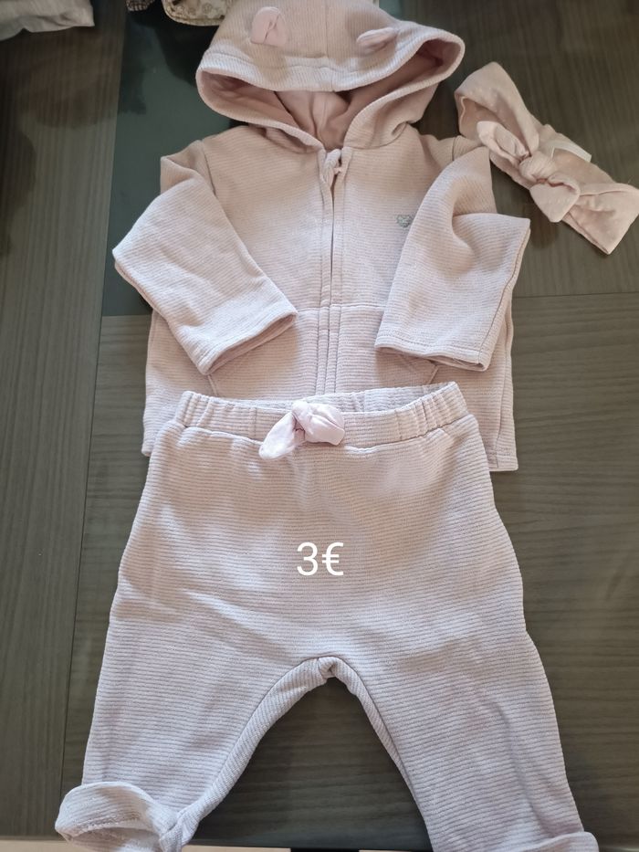 Lot vêtements fille 6 mois - photo numéro 8