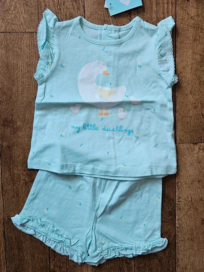 Pyjama court neuf 12 mois