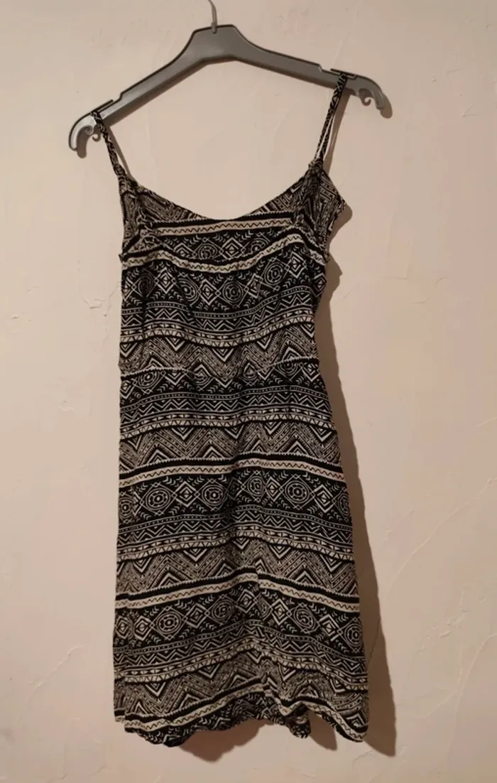Magnifique robe d'été taille 36 noire et grise - photo numéro 3