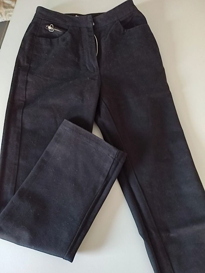 Pantalon noir en matière jean
