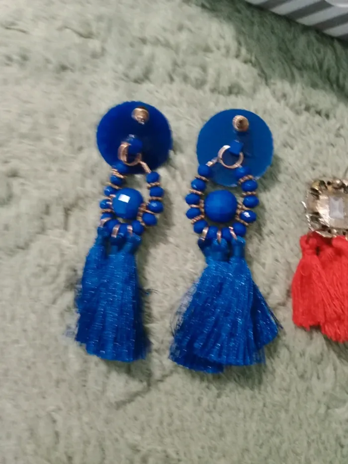 Deux paires de boucles d'oreilles - photo numéro 5