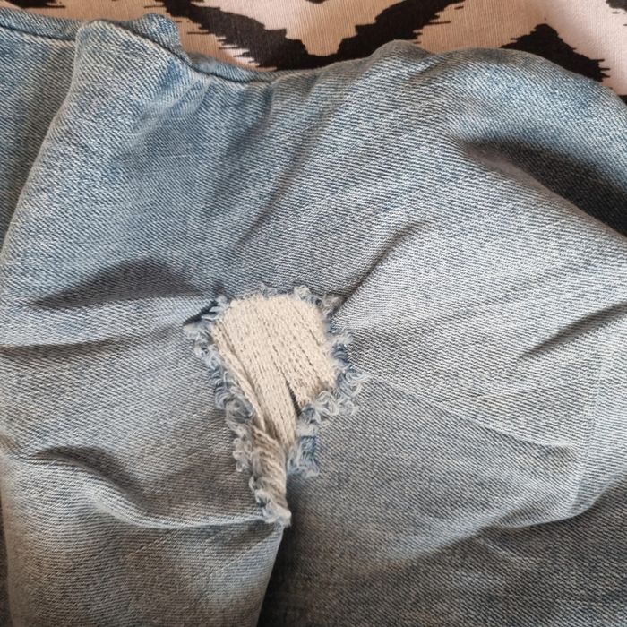 Jean neuf kiabi 50 boyfriend effet usé - photo numéro 2