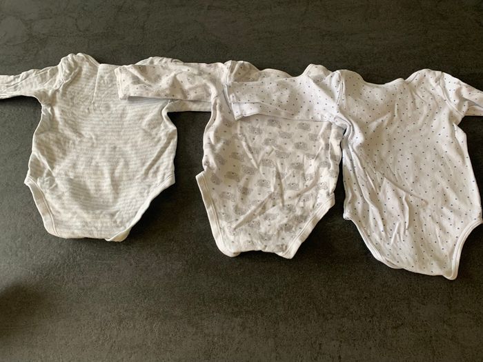Lot de 3 bodies 18 mois - photo numéro 2