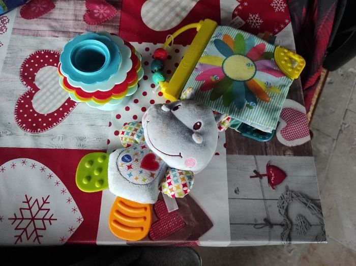 Lot jouet bébé