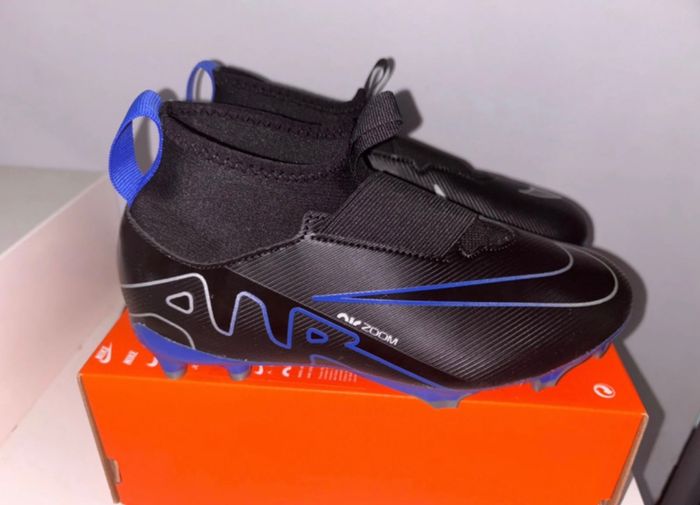 Baskets Foot Nike P.35,5 Neuves - photo numéro 5