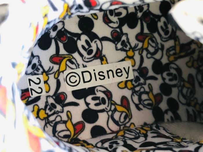 Basket Mickey neuf sans étiquette pointure 22🧸 - photo numéro 3