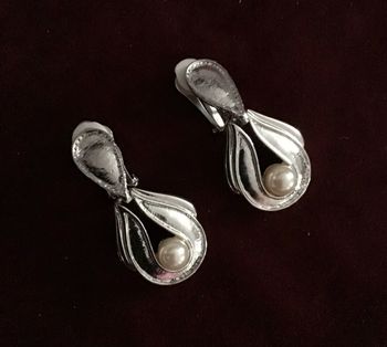 Très beaux clips vintage. Années 80