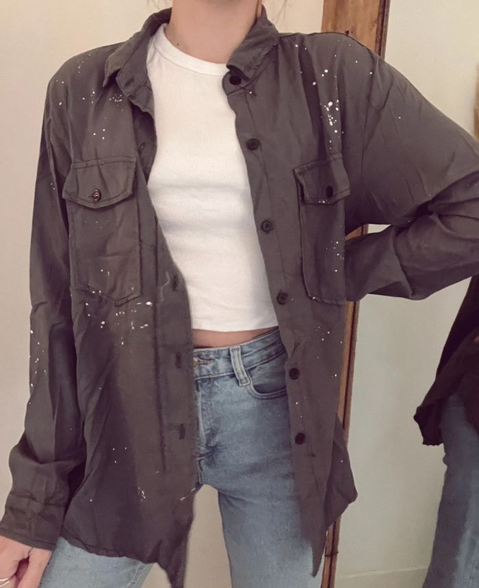 Chemise grise avec tache style peinture taille unique - photo numéro 6