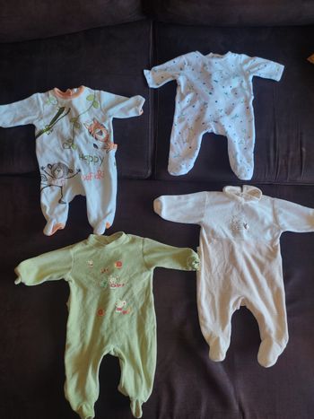 Lot de 4 pyjamas velours taille 3 mois