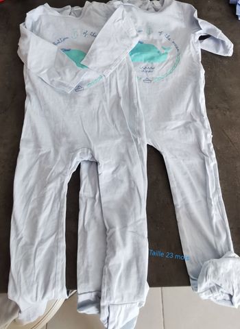 2 pyjamas taille 23 mois