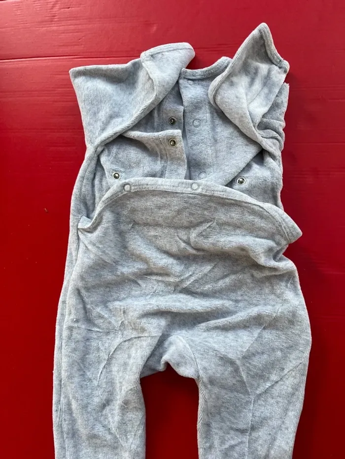 Pyjama/ bodies 6 mois - photo numéro 2