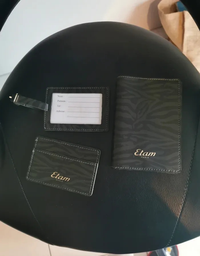 Kit voyage Etam jamais servi - photo numéro 2