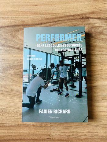 Livre Foot de Fabien Richard «Performer - Dans les coulisses du succès des Footballeurs» Édition Talent Sport