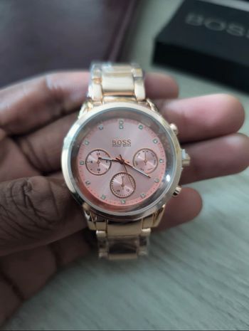 Montre femme rose gold - style Hugo Boss, neuve avec boîte