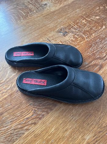 HTC Chaussures Clack en cuir noires,  Pointure 40