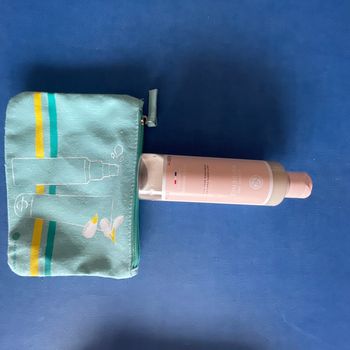 Lait corps Yves rocher et trousse