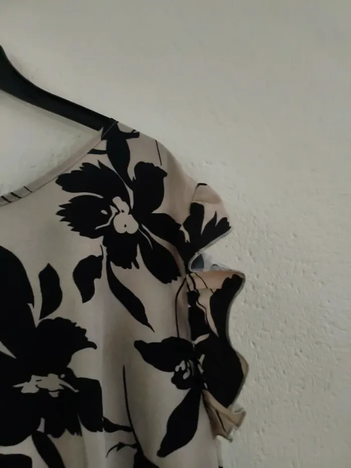 Blouse beige et noire - Shein Curve - taille 52 - photo numéro 2