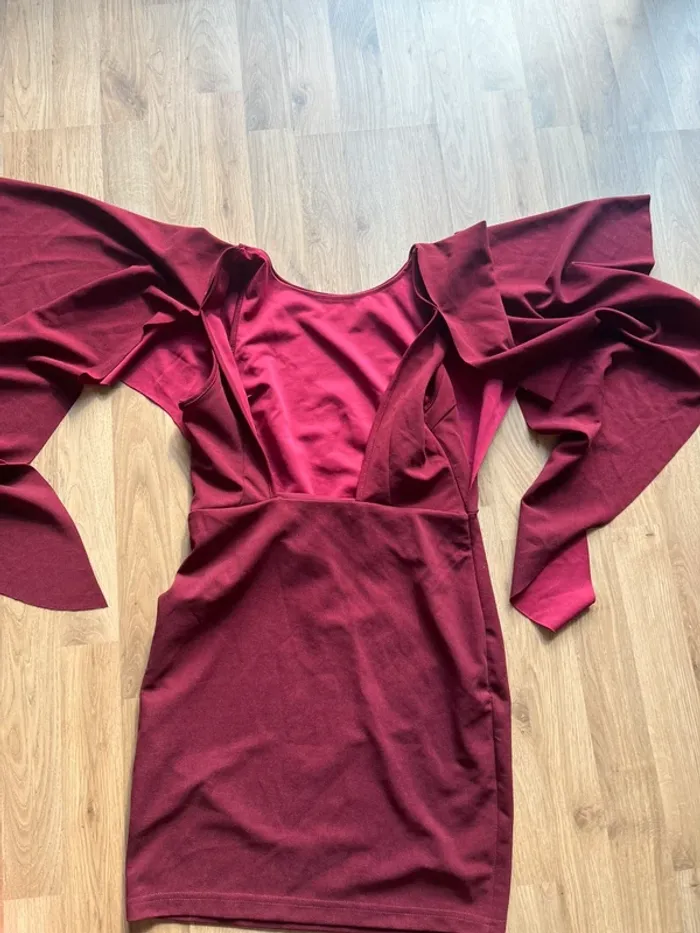Robe bordeaux - photo numéro 2