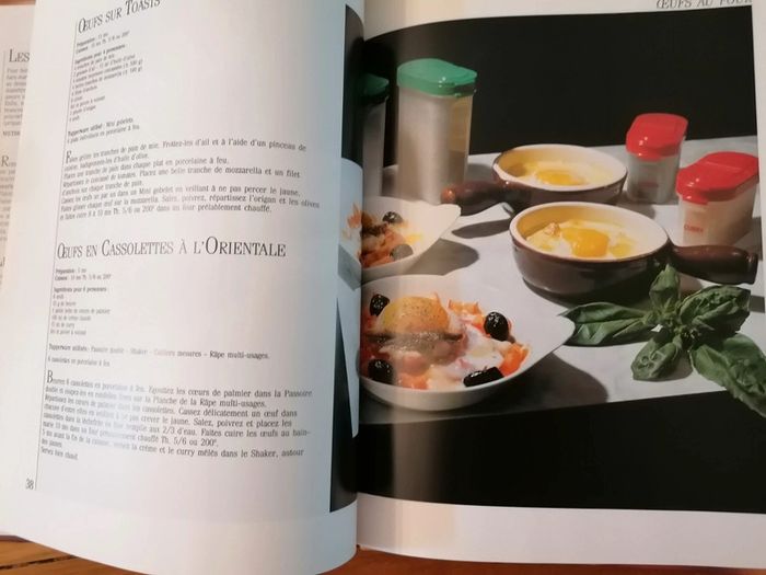 Le livre de l oeuf. Etat neuf - photo numéro 4