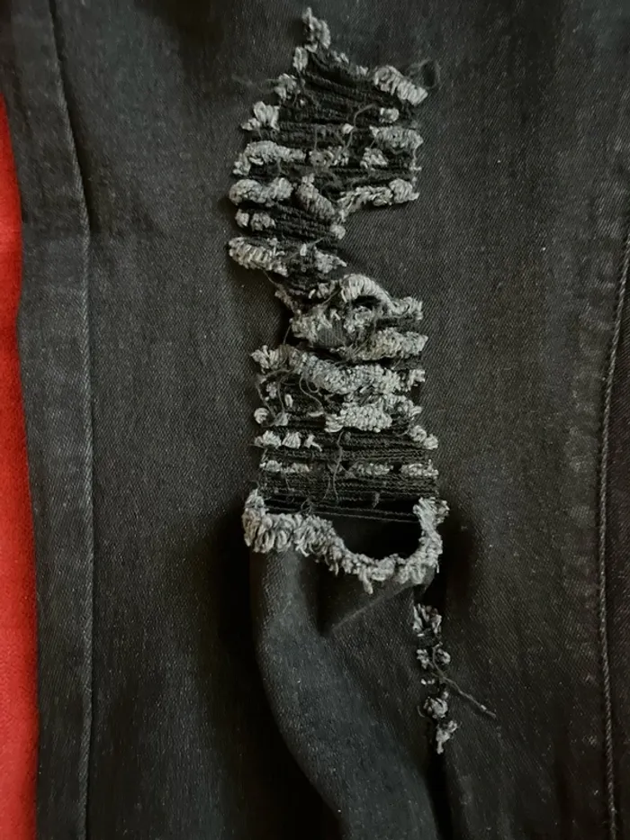 Jean noir troué SHEIN neuf - photo numéro 4