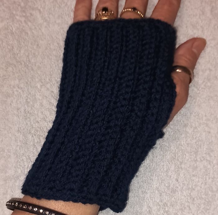 Mitaines "Ultramarine" fait main au crochet taille M / L / XL - photo numéro 5