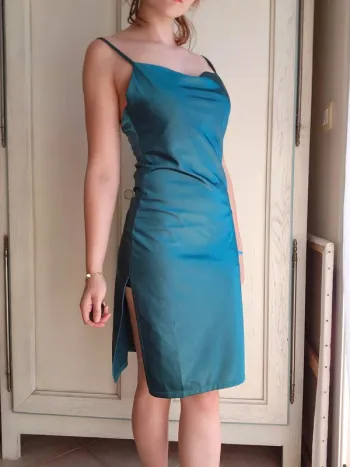 Robe satinée émeraude