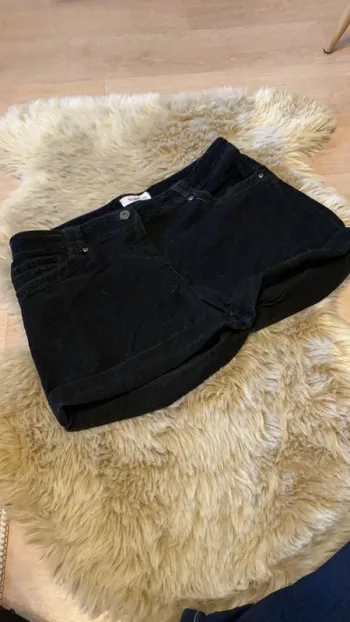 Short en velours noir habillé taille42